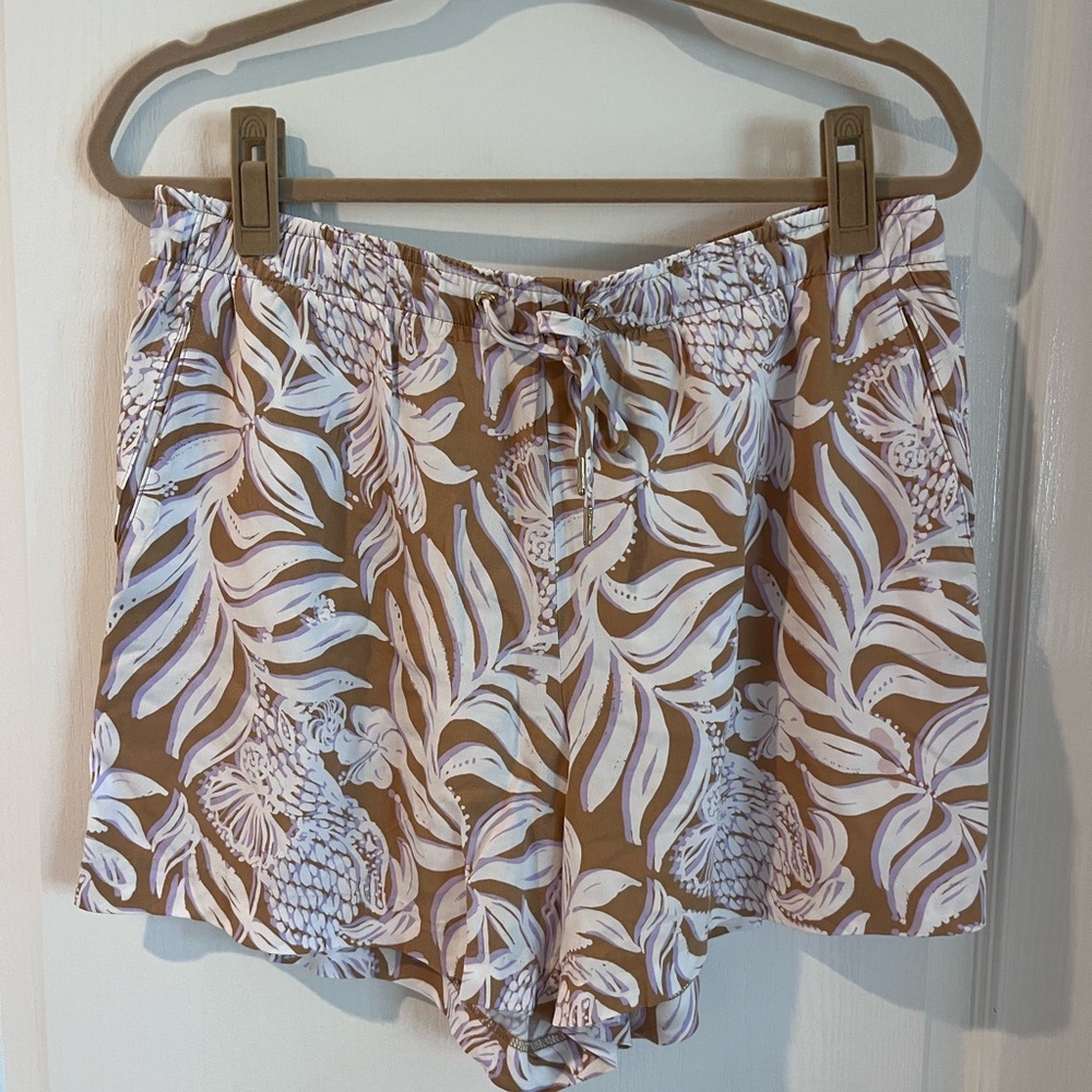 Lilly Pulitzer Brown and White Floral Shorts with elastic waist.